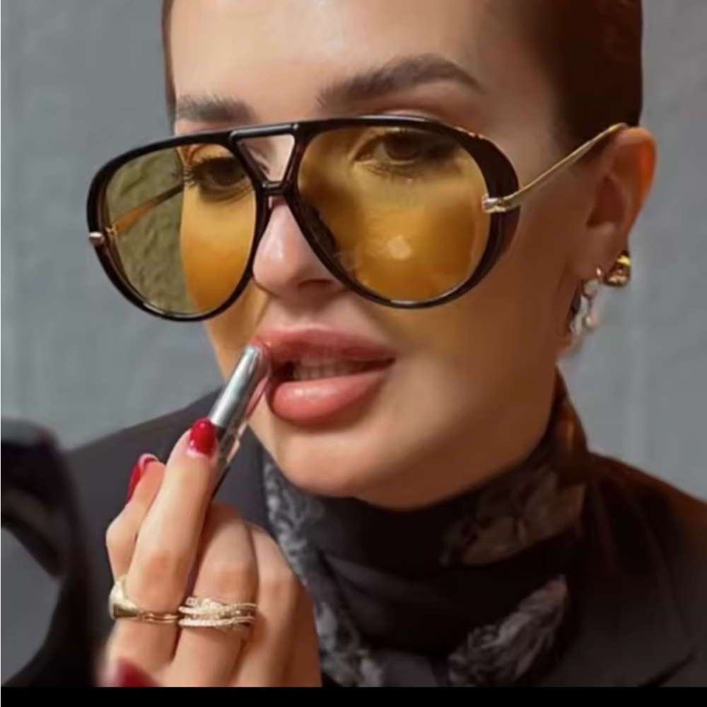 Stylish Black and Gold Aviator Sunglasses